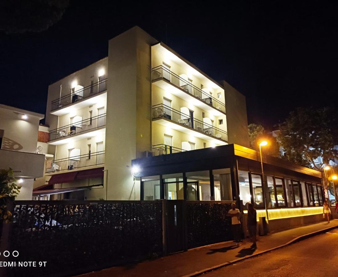 Hotel Garisenda B&B - In Centro A Riccione - ภายนอก รูปภาพ