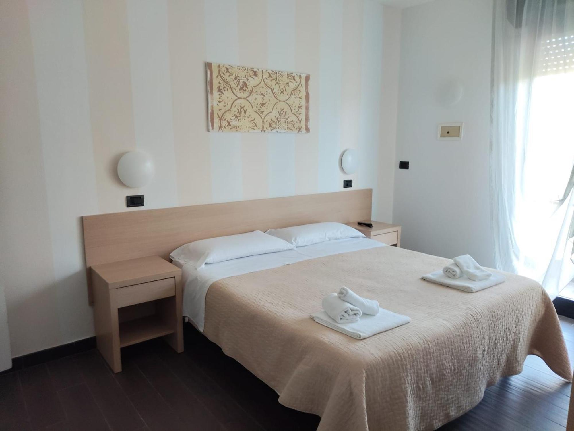 Hotel Garisenda B&B - In Centro A Riccione - ภายนอก รูปภาพ