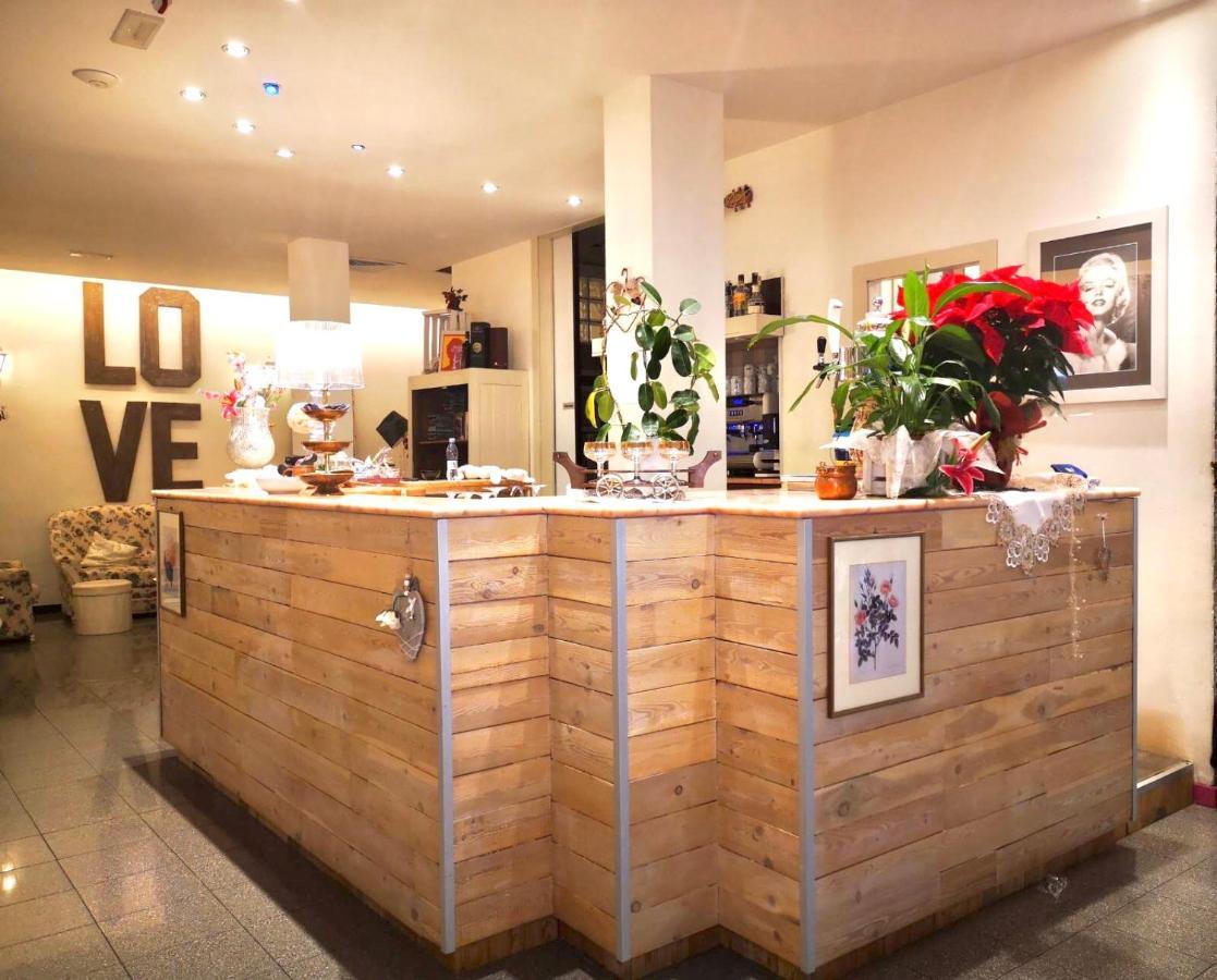 Hotel Garisenda B&B - In Centro A Riccione - ภายนอก รูปภาพ