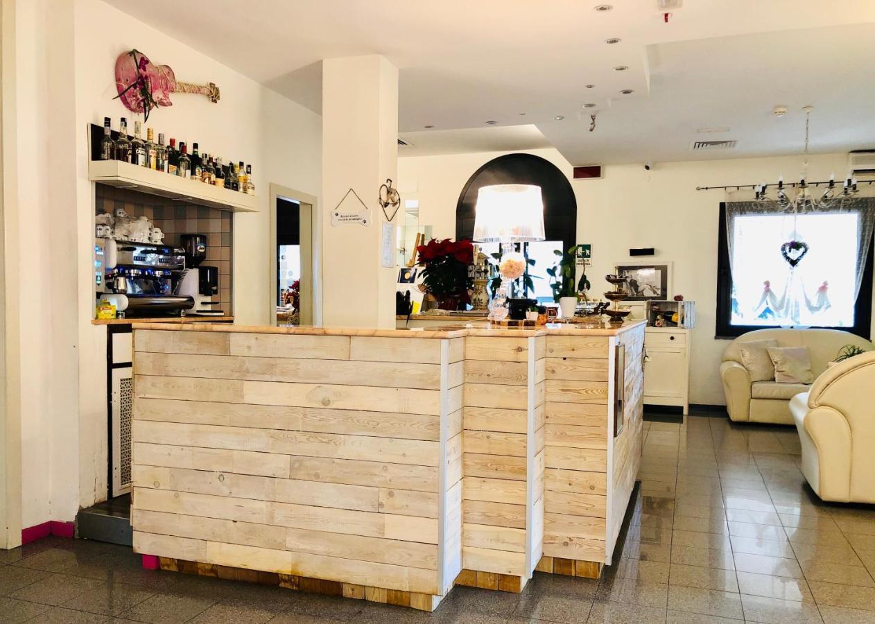Hotel Garisenda B&B - In Centro A Riccione - ภายนอก รูปภาพ