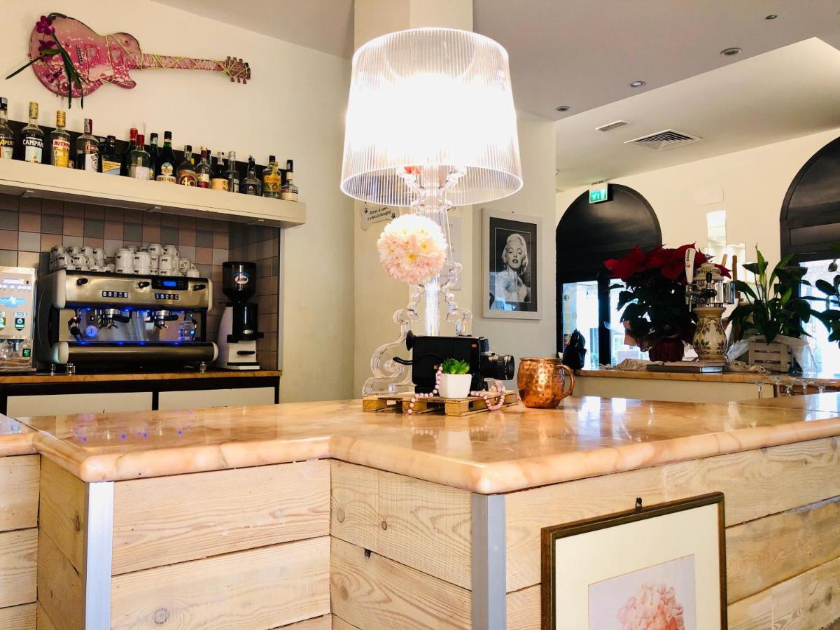 Hotel Garisenda B&B - In Centro A Riccione - ภายนอก รูปภาพ